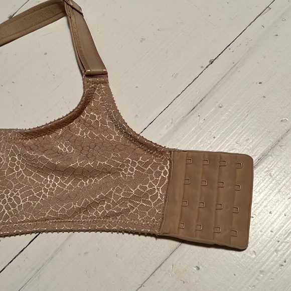 Chantelle 32” D Bra - Picture 4 of 5